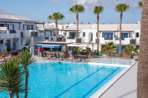 Plaza Azul hotel, 
Lanzarote, Spain.
The photo picture quality can be
variable. We apologize if the
quality is of an unacceptable
level.