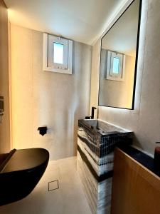 Blue Topaz poolside villa