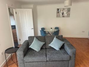 No 4 Cranborne - 2 bed 2 bath - Free Parking