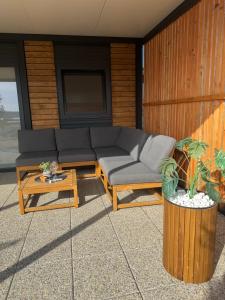 Sunny Stay - Mobile home 1 minute from beach with free parking and wifi!