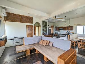 Epic Views - 7 min from airport