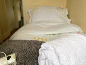 Tiny bed for petite person single night stay only