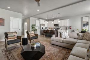 Home Near Zion with Private Pool & Waterpark Access