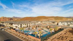 Home Near Zion with Private Pool & Waterpark Access