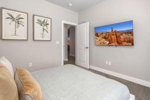 Home Near Zion with Private Pool & Waterpark Access