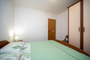 Apartments with parking space Savar, Dugi otok - 12762