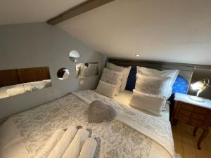 Appartements Gite non attenant a la propriete 1 a 4 personnes, spa, sauna, piscine chauffee a partager, parking gratuit : photos des chambres