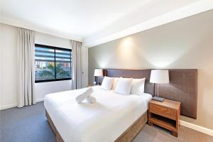 Darwin Harbourside Escape in Two Adjacent Rooms