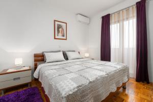 Apartments with parking space Mugeba, Porec - 24244