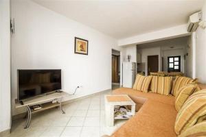 Family friendly apartments with a swimming pool Povlja, Brac - 24248