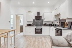 Cozy Liverpool Retreat