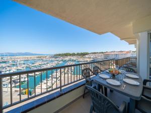 Apartment in L Escala near Sandy Beaches