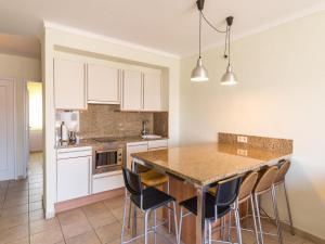 Apartment near Riells Beach with Sea Views