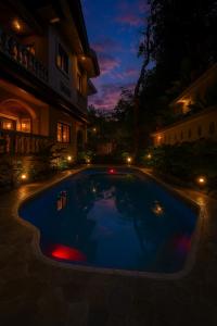 Lovely Villa in Tagaytay w Pool, Billiards up to 20pax