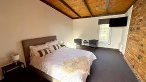 Colonial Bank Motel - Swifts Creek Junction