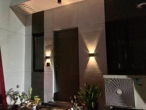 Anchetas Tiny Home - Near Clark Airport with Parking, Pool, Netflix