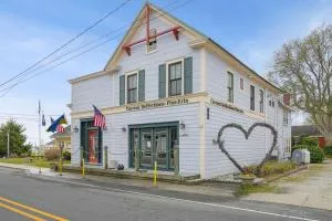 Artist Apartment - Idyllic villa steps from Town & the waterfront! - Onancock