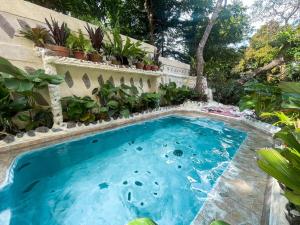 Bali Villa in Tagaytay w Pool, Billiards I 12pax