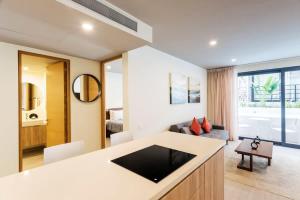 Luxury 1BR, 200m from the beach Rooftop Ocean View