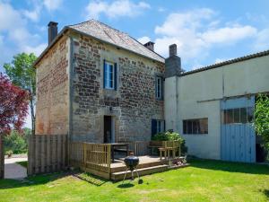 Charming House in Coubjours with Pool