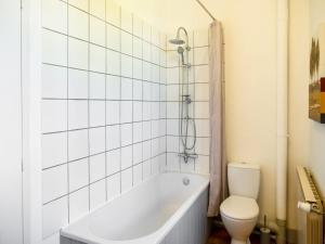 Maisons de vacances Charming House in Coubjours with Pool : photos des chambres