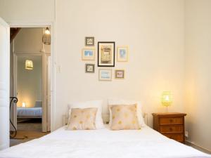 Maisons de vacances Charming House in Coubjours with Pool : photos des chambres