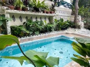 Spacious room in Tagaytay! Pool, Billiards, Netflx - Alfonso