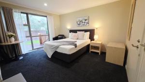 TOWER JUNCTION MOTOR LODGE- MOTEL with Airport and Railway Station Shuttle service- Best Location - close to Westfield Mall, Tower Junction Shopping Centre, Restaurants, Cafes etc