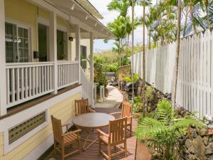 Wave Rider Studio Apt Kona, Your Surf-Inspired Getaway