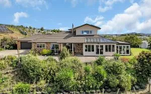 Rural Retreat - Mangawhai Holiday Home - Te Arai