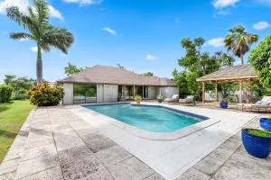 Private Pool 3 Bedrooms Oasis Sandalwood Escape - Lambert House