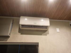 6 Micro casa perto da praia com ar e garagem