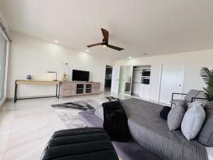 Beachfront Apartment with 3 BR 2 BA with pool