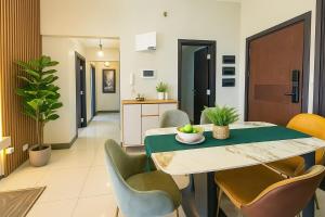 Rare 3BR Modern Penthouse in BGC II Sleeps 12pax