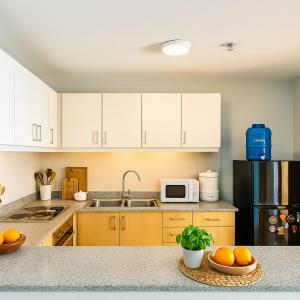 Rare 3BR Modern Penthouse in BGC II Sleeps 12pax