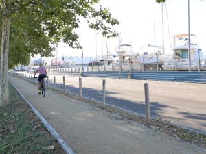 Alquiler Apartamento en Residencial Porto Marina,Roses, para los amantes de la bicicleta, el running, los paseos, el sol y el relax junto a la piscina, un entorno de parques naturales, playas y ambiente vacacional - ES-366-1