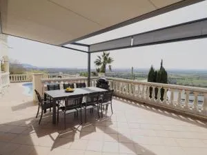Disfruta de esta casa con fantásticas vistas, piscina y jardín privado situada en Can Isaac, Palau Saverdera, Costa Brava - ES-366-6 - Palau-Saverdera