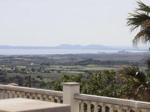 Disfruta de esta casa con fantásticas vistas, piscina y jardín privado situada en Can Isaac, Palau Saverdera, Costa Brava - ES-366-6