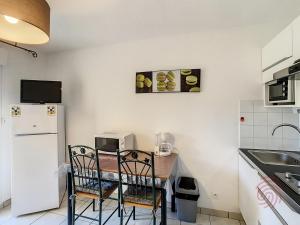 Appartements Charmant Studio avec Balcon, Wifi et Animaux Acceptes - FR-1-451-217 : photos des chambres