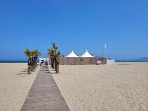 Beau studio cabine avec parking et climatisation, idéal pour 4 personnes - FR-1-794-161