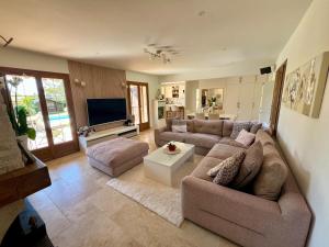 Villas Charming Provencal Villa with pool and garden : photos des chambres
