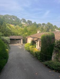 Villas Charming Provencal Villa with pool and garden : photos des chambres