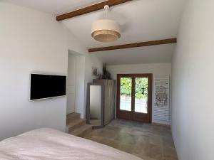 Villas Charming Provencal Villa with pool and garden : photos des chambres