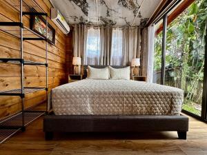 Tribu Bungalow 1 Modern and Centrally Located