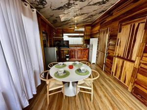 Tribu Bungalow 1 Modern and Centrally Located