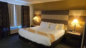 Superior King Suite room in Haven Hotel Shawano WI