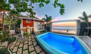 Balcony Bedroom Suite w Romantic Sunsets - AC - Pool