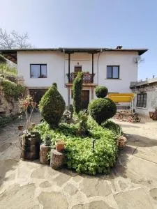 Къща за гости ЧИЧАРИТЕ - Yavorets