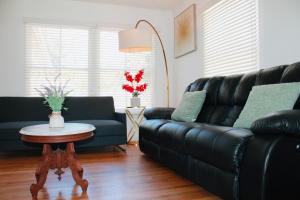 Los Angeles Blue Nest