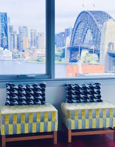 Sydney Harbour and CBD View Penthouse with Free Parking